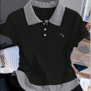 เสื้อยืดแขนสั้น