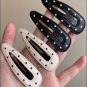 กิ๊บติดผมลายจุดสีดำและขาว